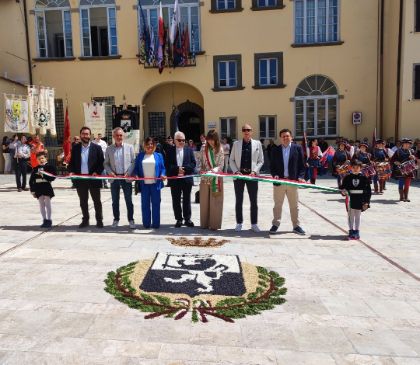 Nella Festa della Repubblica il Comune di Fucecchio consegna la Costituzione ai diciottenni e inaugura piazza Amendola Nella Festa della Repubblica il Comune di Fucecchio consegna la Costituzione ai diciottenni e inaugura piazza Amendola