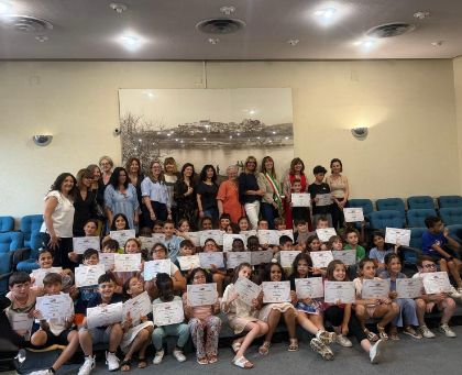 L’amministrazione comunale premia il successo della scuola primaria Carducci al Rally Matematico L’amministrazione comunale premia il successo della scuola primaria Carducci al Rally Matematico
