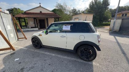 La Polizia Locale di Fucecchio sequestra un'altra auto abbandonata La Polizia Locale di Fucecchio sequestra un'altra auto abbandonata
