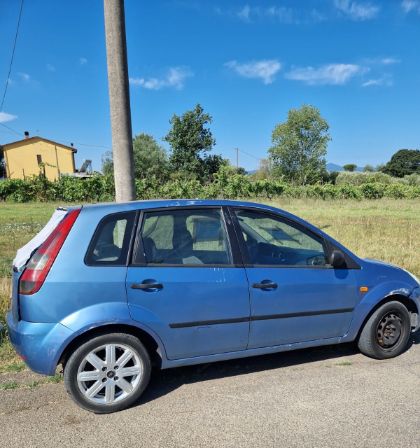 Auto abbandonata a Pinete, l'intervento di rimozione da parte della Polizia Locale Auto abbandonata a Pinete, l'intervento di rimozione da parte della Polizia Locale