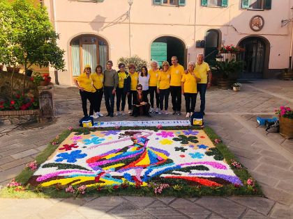 Gli infioratori della Pro Loco di Fucecchio a Riparbella e Pietra Ligure Gli infioratori della Pro Loco di Fucecchio a Riparbella e Pietra Ligure