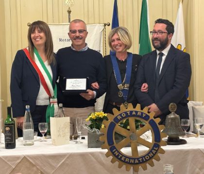 Il Rotary Club conferisce il Premio alla Professionalità 2025 al fucecchiese Francesco Corsagni Il Rotary Club conferisce il Premio alla Professionalità 2025 al fucecchiese Francesco Corsagni