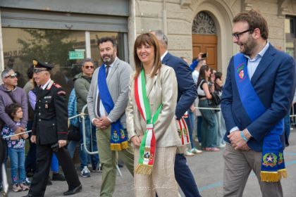 Colori, musica, cori: Fucecchio unita nel Palio delle Contrade Colori, musica, cori: Fucecchio unita nel Palio delle Contrade