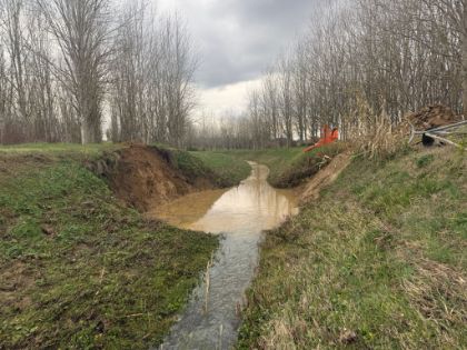 Rimosso il ponte disassato sul rio di Valbugiana