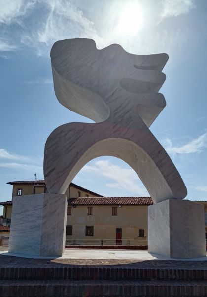 Eloisa torna a splendere nel parco Corsini: restaurata la scultura di Arturo Carmassi
